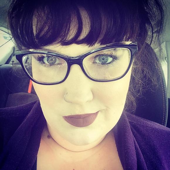 Meet your Posher, Tori - Picture 1 of 1